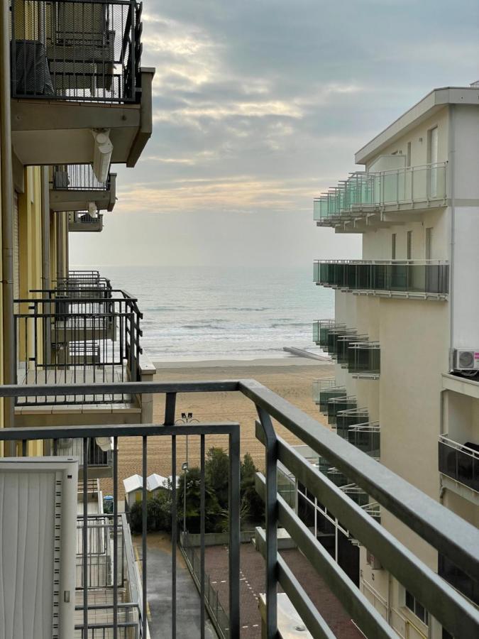 Condominio Cansiglio- Walterigato Apartments- Solo Per Famiglie Lido di Jesolo Exterior photo