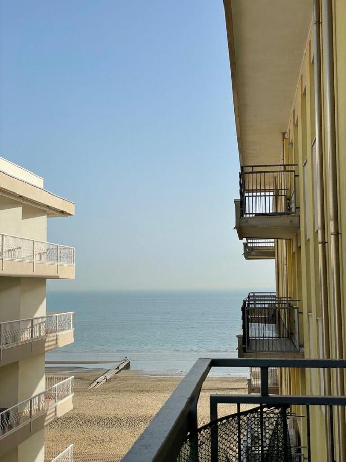 Condominio Cansiglio- Walterigato Apartments- Solo Per Famiglie Lido di Jesolo Exterior photo